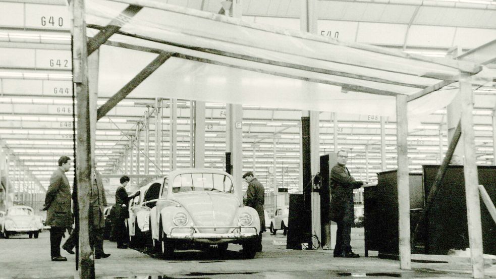 Mit dem VW-Käfer fing 1964 in Emden ein großes Stück Stadtgeschichte an. Foto: Archiv
