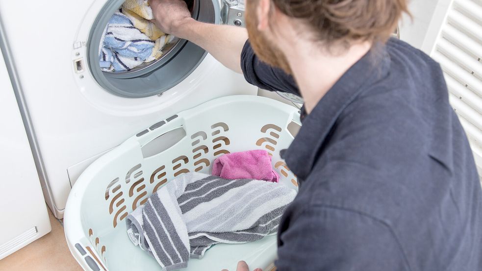 Männer machen noch deutlich weniger unbezahlte Sorgearbeit als Frauen. Foto: dpa/Christin Klose