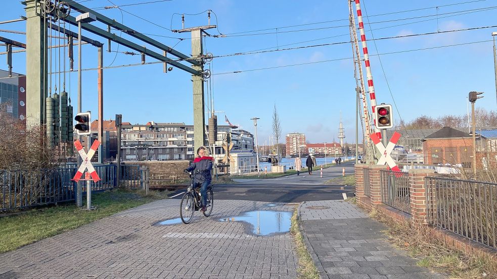 Ebenfalls ab Montag geschlossen: der kleine Übergang "Am Eisenbahndock". Foto: Schuurman