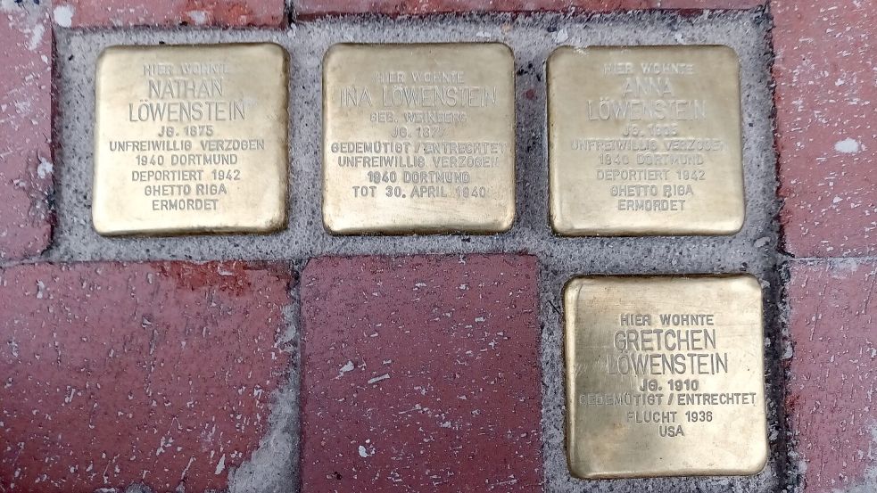 Insgesamt vier Stolpersteine wurden vor dem ehemaligen Haus der Familie Löwenstein verlegt. Foto: Hochmann