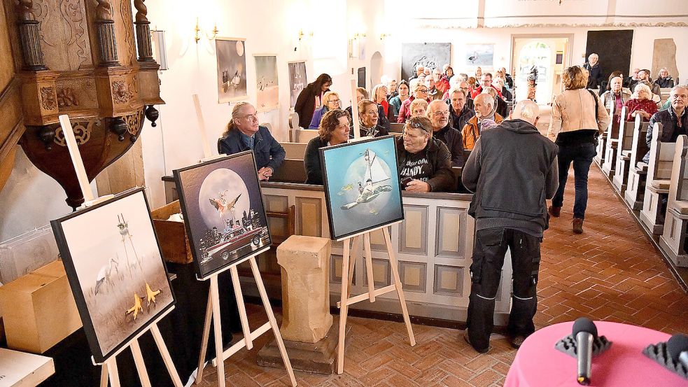 Auch die Ditzumer Kirche wurde genutzt, um Bilder auszustellen, und um die Veranstaltung feierlich zu eröffnen. Foto: Stromann