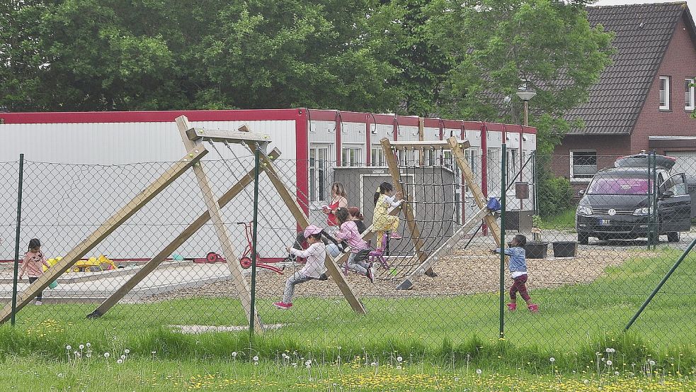 Die Container für die Kita in der Breslauer Straße bleiben ein Jahr länger stehen. Foto: Wollters