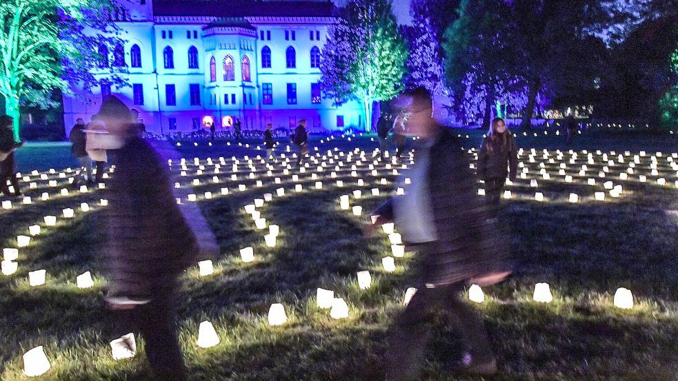 Lücht in Spööl an der Evenburg in Leer-Loga wird in diesem Jahr nicht stattfinden. Foto: Ortgies/Archiv