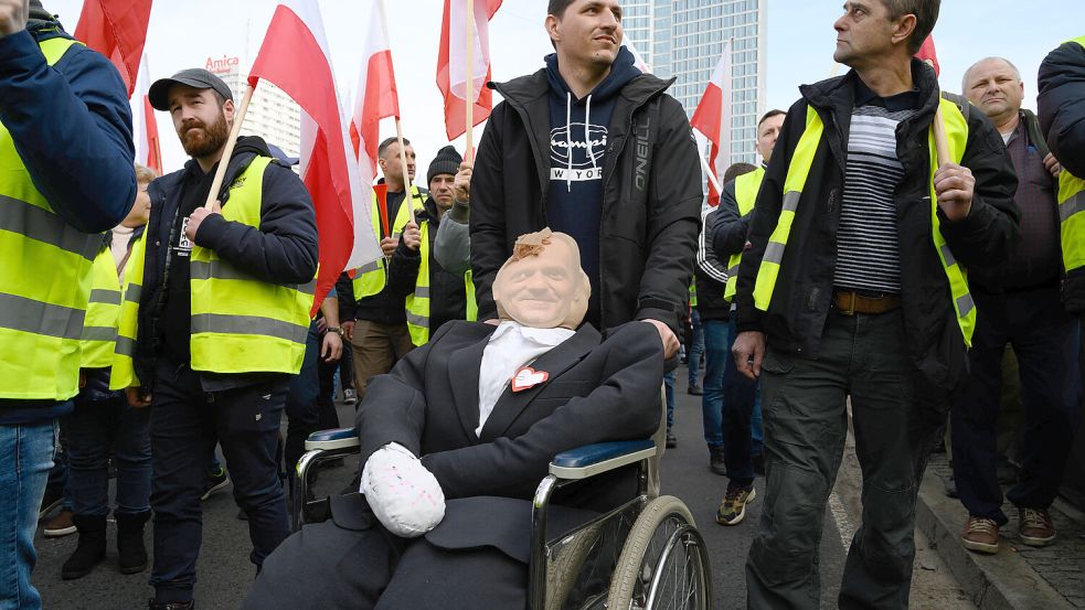 Während der Proteste in Warschau musste Premierminister Tusk bereits scharfe Kritik ertragen. Nun setzen die Bauern ihre Blockaden im ganzen Land fort. Foto: IMAGO/Aleksander Kalka