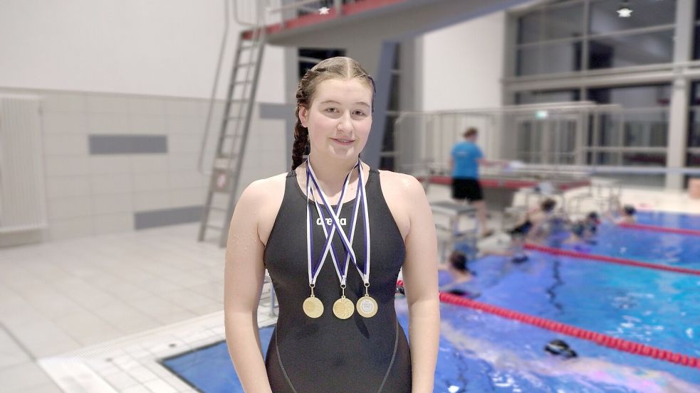 Rena Strenge trainiert im Hallenbad in Barßel. Foto: Privat