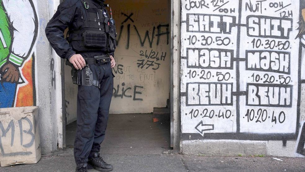 Die Generalinspektion der Nationalpolizei (IGPN) durchsuchte vor einer Woche die führende Abteilung der Kriminalpolizei von Marseille, die für die Aufdeckung der größten Drogengeschäfte zuständig ist. Foto: Nicolas Tucat/3p-afp/dpa