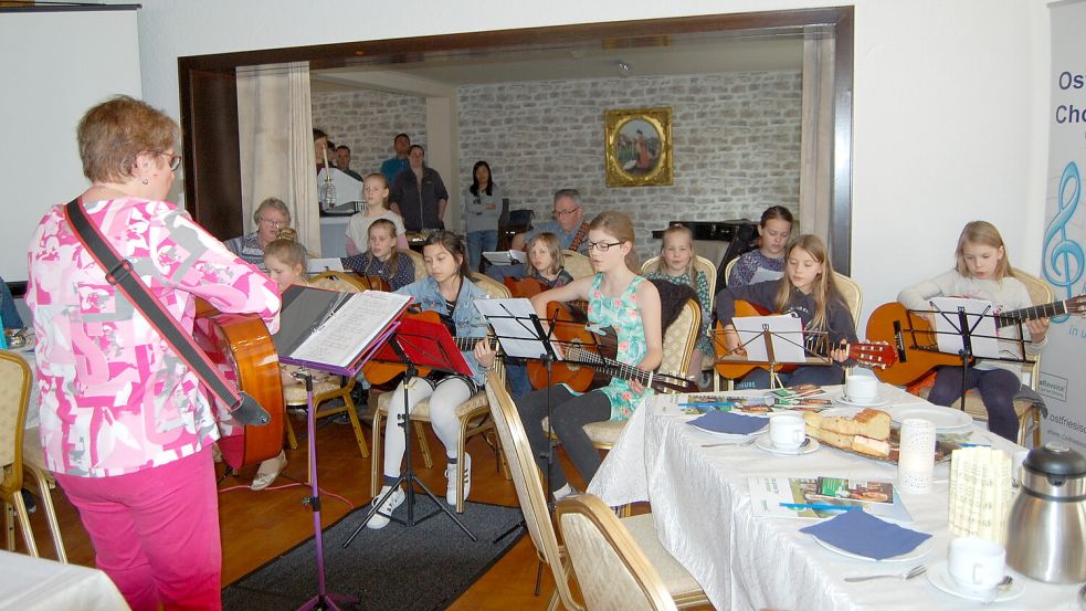 „Die Dorfspatzen“ musizierten zu Beginn der Versammlung. Foto: privat