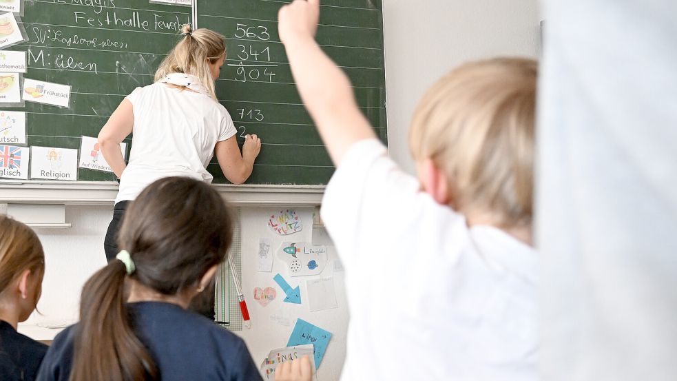 In der ersten Klasse können die Probleme bereits auftreten. Foto: dpa/Bernd Weißbrod