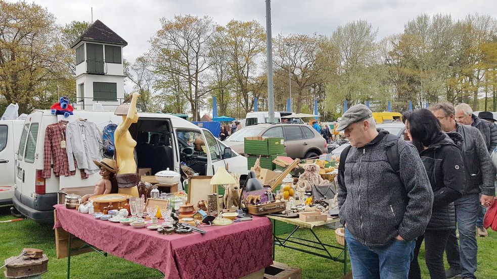 In Rastede auf dem Turnierplatz ist ein großer Flohmarkt. Foto: Veranstalter