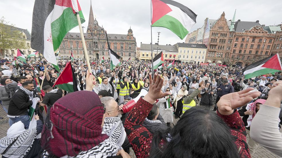 Tausende forderten in Malmö den Ausschluss Israels vom ESC. Foto: dpa/AP