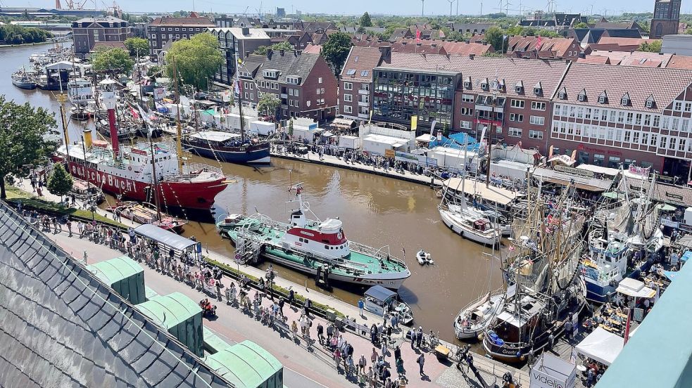 Zu den Matjestagen kommen Zehntausende Besucher nach Emden. Foto: Weiden/Archiv