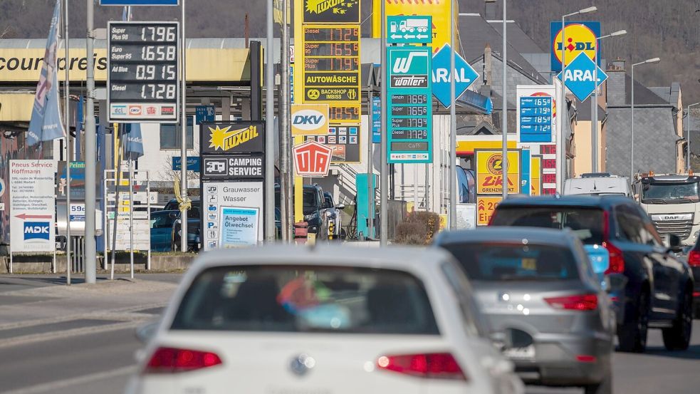 In Luxemburg sind Benzin und Diesel etwas günstiger als in Deutschland. Foto: Harald Tittel/dpa