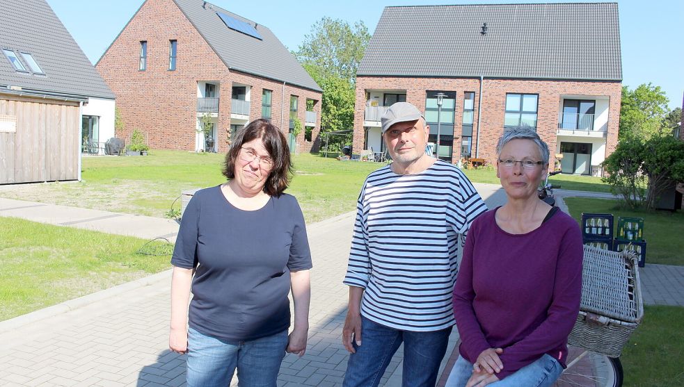 Sandra Ridderbusch, Herbert Grohmann und Kerstin Weidel (von links) leben in den neuen Genossenschaftshäusern auf Langeoog. Foto: Oltmanns