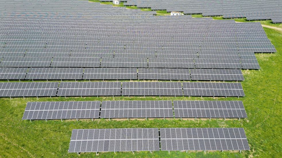 Größere Solarparks werden in der Krummhörn nicht enstehen, es gibt keine ausreichenden geeigneten Flächen. Symbolfoto: Jan Woitas/dpa