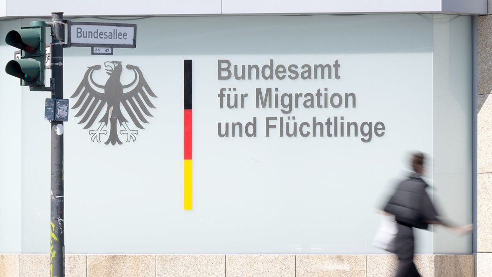Zuständig für die Entscheidung über Asylanträge ist das Bundesamt für Migration und Flüchtlinge (BAMF). Foto: DPA