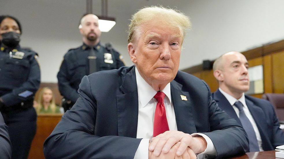 Ihm droht bei einer Verurteilung unter anderem eine mehrjährige Freiheitsstrafe: Donald Trump. Foto: Julia Nikhinson/POOL AP/AP/dpa