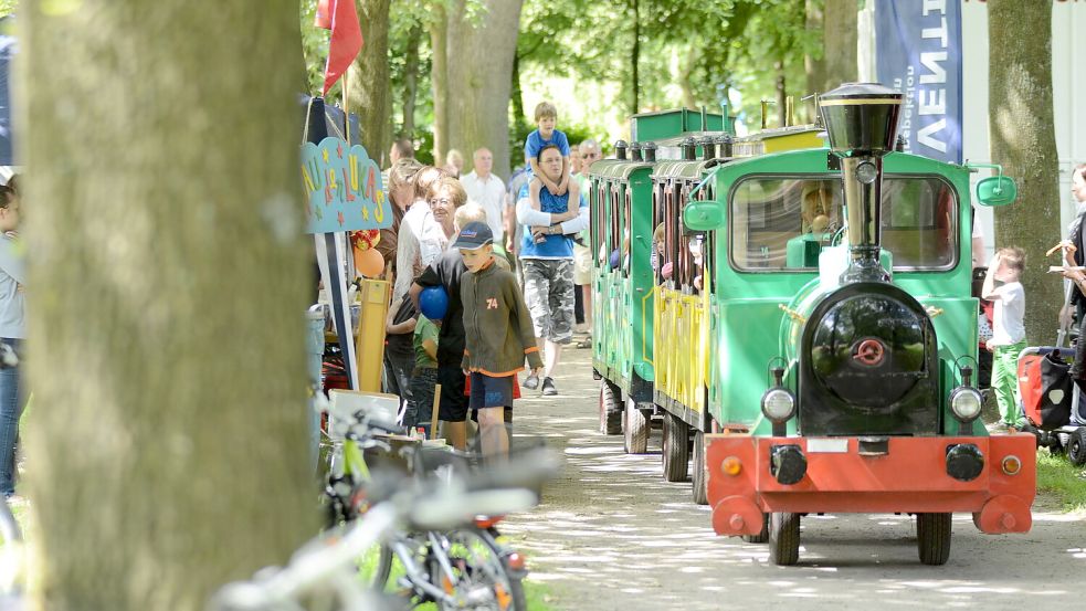 Auch die Bimmelbahn fährt die Gäste wieder durch den Park. Foto: Bete/Archiv
