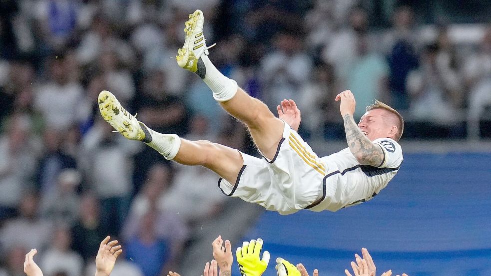 Real Madrids Star Toni Kroos hat beschlossen, seine Zeit als Profifußballer nach der EURO 2024 zu beenden. Foto: Manu Fernandez/AP/dpa