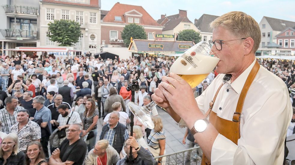 Der Auricher Bürgermeister Horst Feddermann bei der Stadtfest-Eröffnung im August 2023. Foto: Romuald Banik