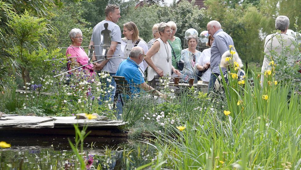 Anlässlich des Gartentages hatten mehrere Gästen in der Region geöffnet. Das Bild entstand im Wassergarten von Renate und Klaus Meinhard in Ostrhauderfehn. Foto: Ammermann