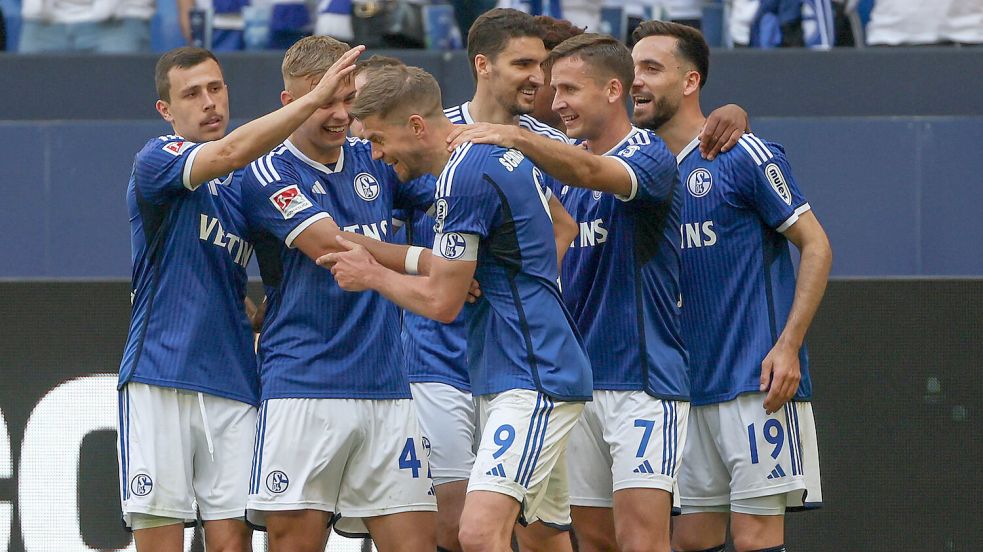 In der Saisonvorbereitung trifft Kickers Emden am 6. Juli unter anderem auch auf den FC Schalke 04. Foto: Imago