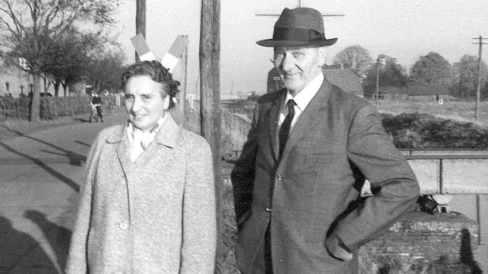 Dies ist eines der wenigen Fotos, die beide Schriftsteller Greta und Johann Schoon zusammen zeigt. Foto: Heinrich Hippen/Archiv Wojak