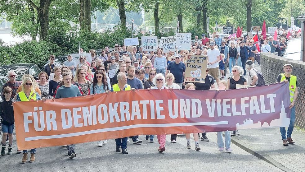 Rund 200 Leute zogen am Samstag durch Leer. Foto: Bothe