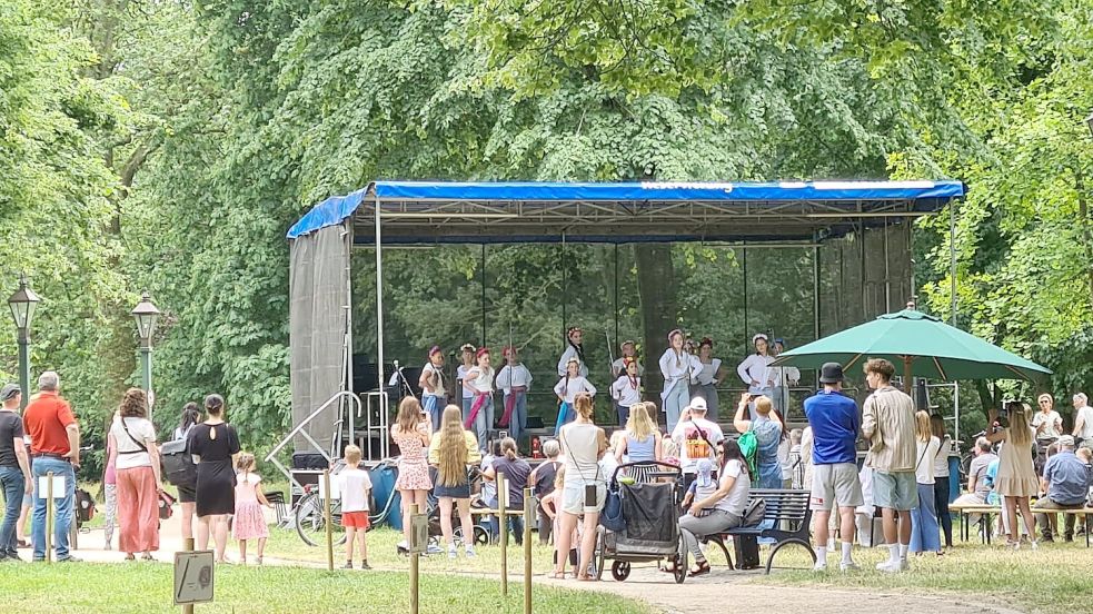 Am Wochenende wird im Park der Evenburg in Leer musiziert. Foto: Kreismusikschule/Archiv