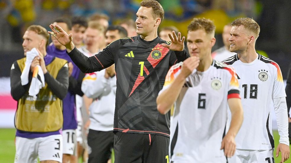 Die deutsche Fußball-Nationalmannschaft um Kapitän Manuel Neuer (in schwarz) will EM-Euphorie entfachen. Foto: imago/Sven Simon