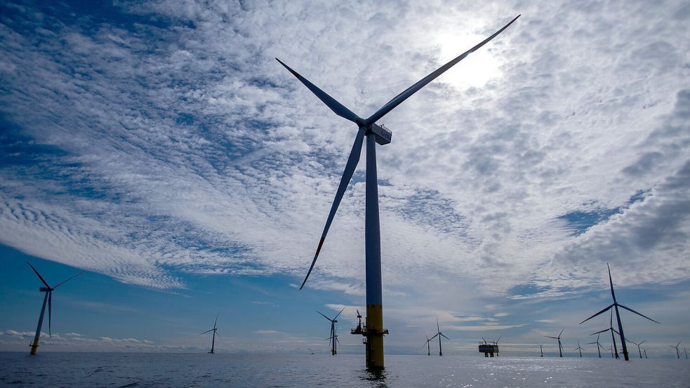 Die Ausbauziele für Offshore-Windstrom wurden in der Energiekrise nach dem Kriegsbeginn in der Ukraine hochgeschraubt. Das bringt Arbeit an die Küste. Foto: dpa