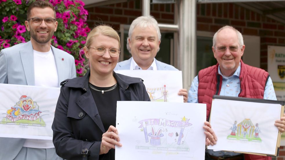 Bürgermeister Sven Lübbers (von links), die neue Festzug-Organisatorin Claudia Meyer, Friedrich Völler, Vorsitzender des Verkehrs- und Heimatvereins, und Festzug-Organisator Reinhard Bildhauer zeigen die Entwürfe für die Motivwagen des Blütenfestes. Foto: Böning