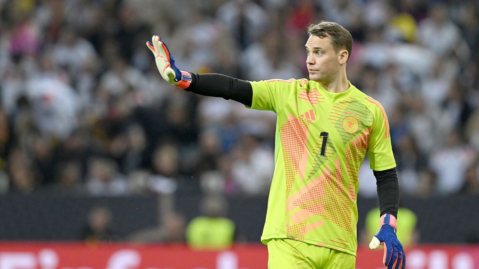 Manuel Neuer musste sich zuletzt mehrfach für Fehler bei seinen Vorderleuten entschuldigen. Foto: DPA