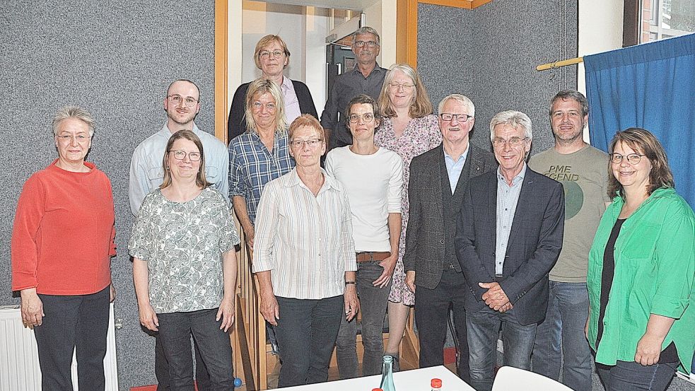 Den Vorstand des Kinderschutzbundes bilden (von links): Elke Wieking, Hero Frank, Michaela Collrep, Mechthild Tammena, Margret Rademacher, Erika Bennmann, Ernst Queder, Herdis Jugl, Maike Böttcher, Richard Heeren, Albrecht Heim, Stefan Möhlmann und Kerstin Santjer (Beisitzerin). Fotos: Wolters