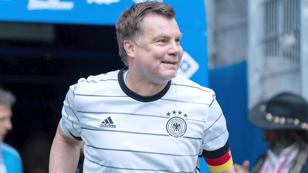 Thomas Helmer traut der deutschen Mannschaft bei der EM viel zu. Für ein Benefizspiel zog er sich vor einiger Zeit auch nochmal das Nationaltrikot über. Foto: Imago