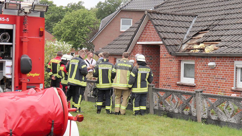 Zu einem Dachstuhlbrand in Westersander musste die Feuerwehr am Freitag ausrücken. Foto: Heino Hermanns