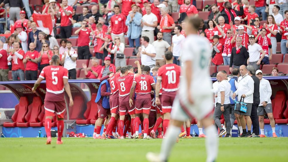 Die Schweiz startet mit einem 3:1-Erfolg in die Fußball-Europameisterschaft. Foto: Rolf Vennenbernd/dpa