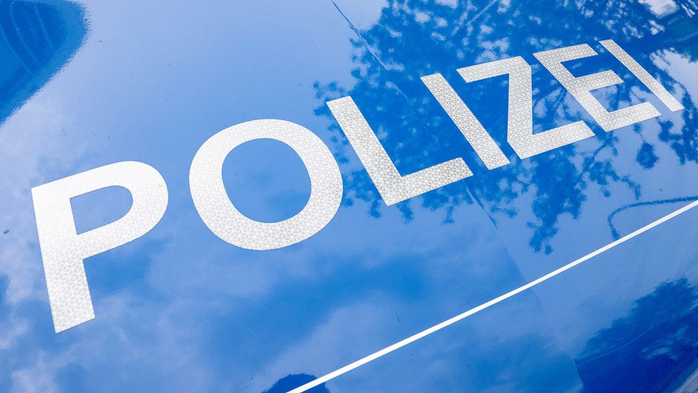 Die Polizei hat in Bremen einen 29-Jährigen gestellt, der durch ausländerfeindliche Parolen auffiel. Foto: BORIS ROESSLER