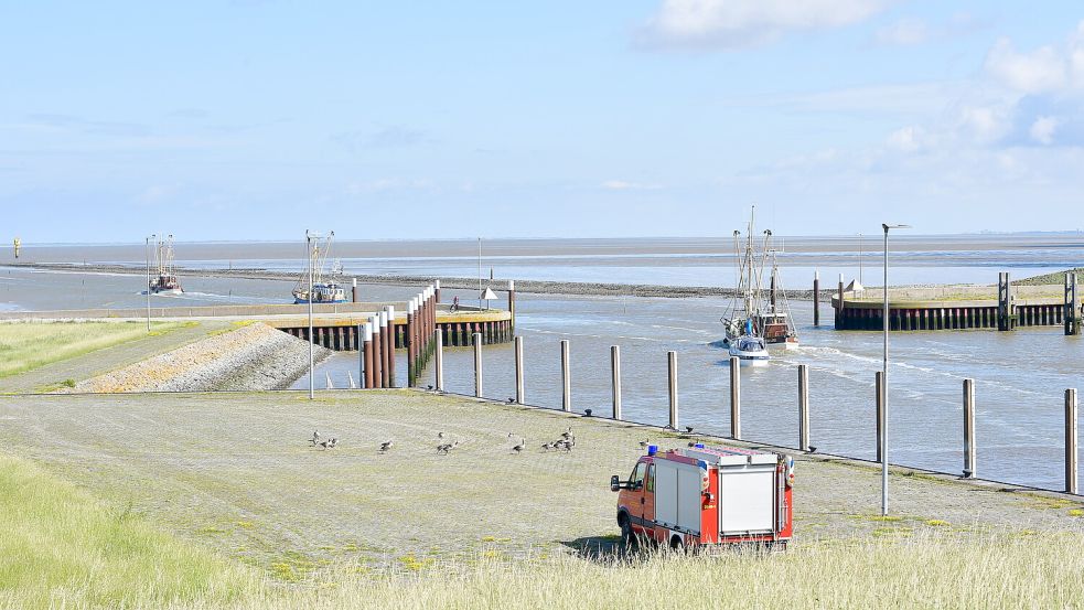 Nachdem ein Greetsieler Fischer auf der Nordsee über Bord gegangen war, hat die Wasserschutzpolizei die Ermittlungen aufgenommen. Foto: Wagenaar