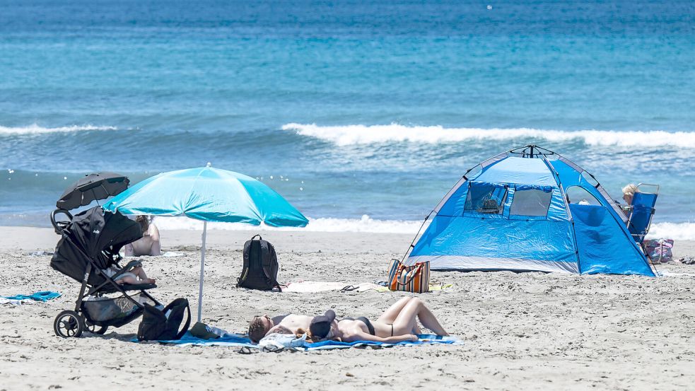 Spaniens Strände sind Touristenmagnet: In den nächsten Jahren sind über 100 Millionen Touristen pro Jahr zu erwarten. Foto: IMAGO/ David Inderlied