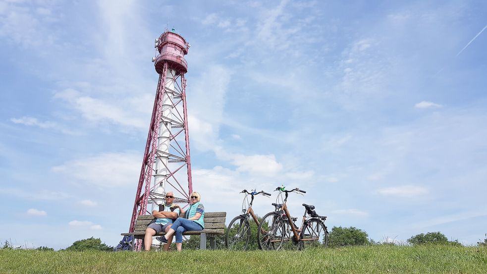 Ein einmaliges Erlebnis ist der Aufstieg und Blick vom Campener Leuchtturm. Foto: ostfriesland.travel