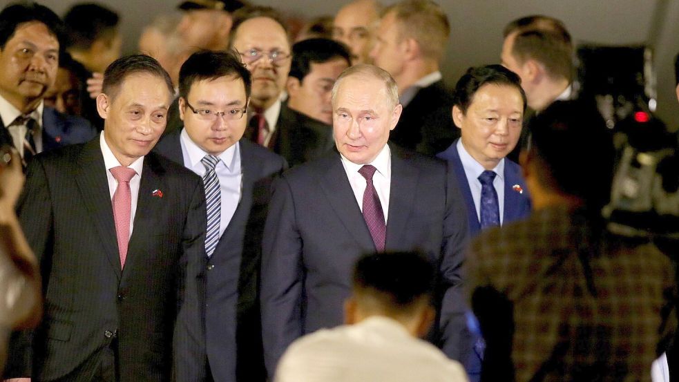 Der russische Präsident Wladimir Putin, der im Westen wegen seines Angriffskriegs gegen die Ukraine mit Sanktionen belegt ist, sucht nach Partnern im Osten. Foto: Minh Hoang/AP/dpa