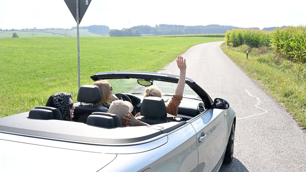 Deutschlandweit kommen 26 Cabrios auf 1000 Einwohner. Die Zahl der Cabrios ist in den vergangenen zehn Jahren etwas gestiegen (Symbolbild). Foto: Felix Hörhager/dpa