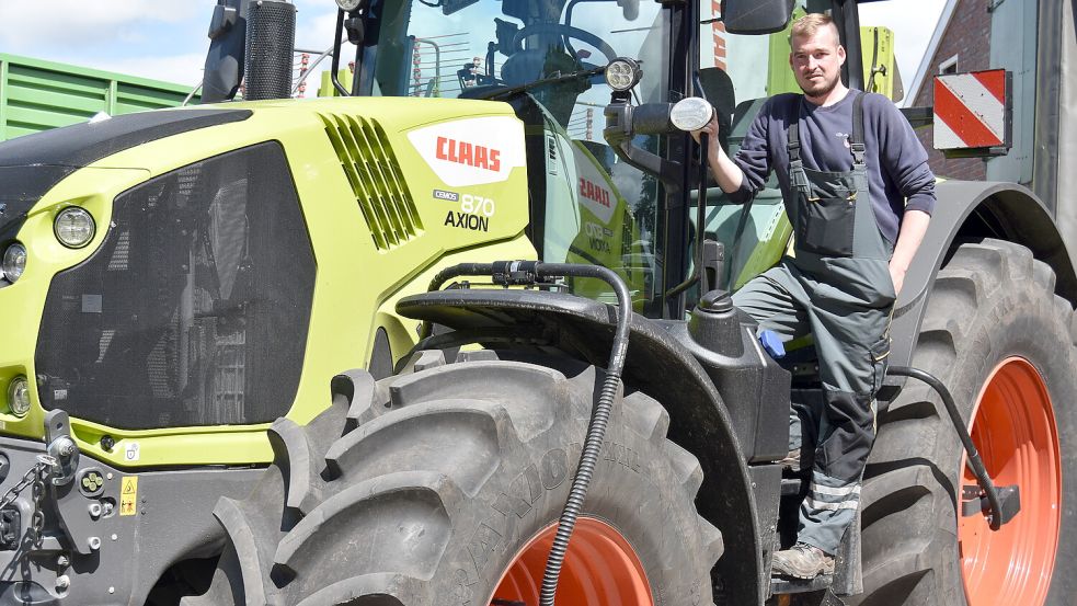 Startbereit: Timo Hemken ist Betriebsleiter des neuen Lohnunternehmens. Außerdem sind zunächst zwei Agrar-Fachkräfte eingestellt worden. Foto: Prins