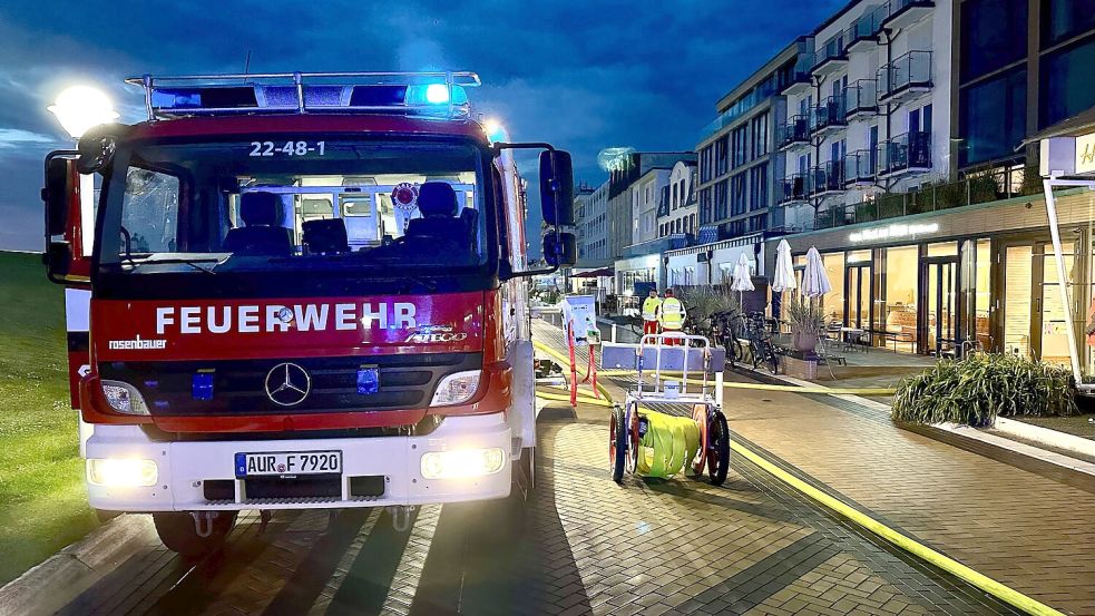 Mit fünf Fahrzeugen war die Feuerwehr vor Ort. Foto: Feuerwehr Norderney