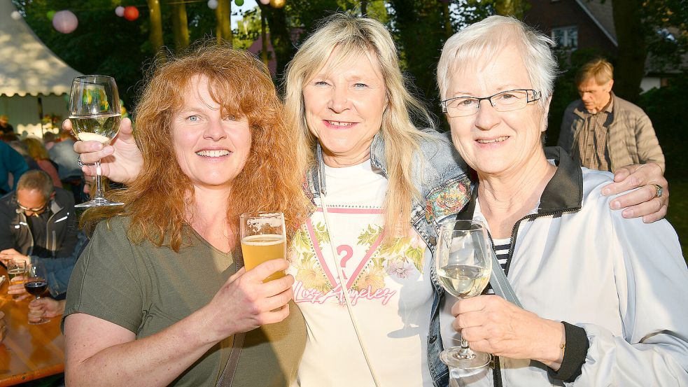 Gute Laune bei gutem Wetter beim Heseler Mittsommerfest. Foto: Stromann