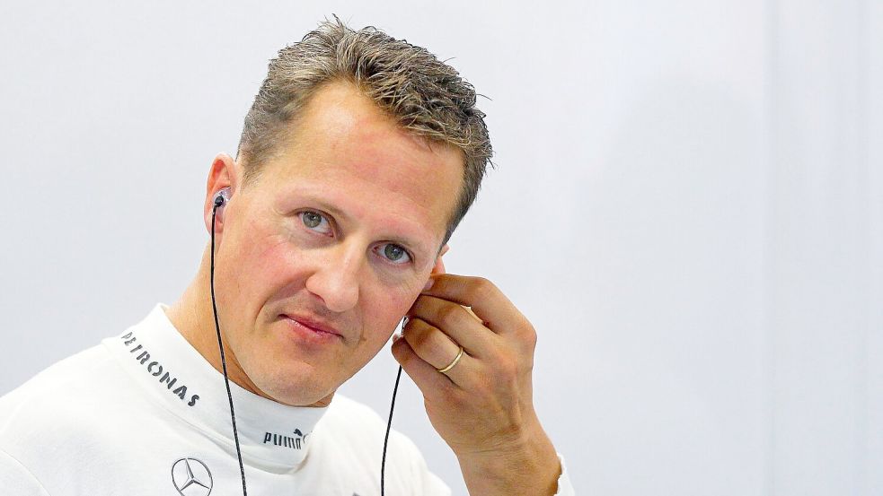Michael Schumacher 2012 in Singapur. Kriminelle sollen versucht haben, die Familie des früheren Formel-1-Weltmeisters zu erpressen. Foto: Diego Azubel/epa/dpa