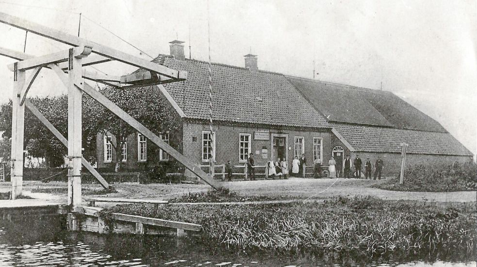Eine Postkarte zeigt das Kompaniehaus in Spetzerfehn um 1910. Foto: Archiv Hinrich Trauernicht