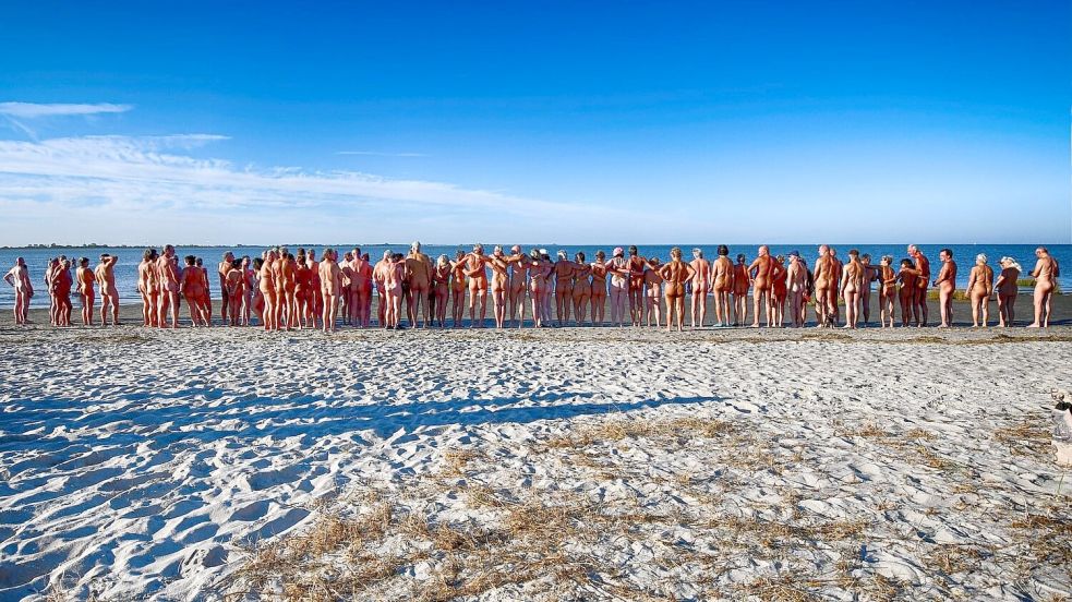 FKK ist ein Nischenmarkt: Knapp zehn Prozent der Bevölkerung legt sich nackt an den Strand. Foto: Hanz/Archiv