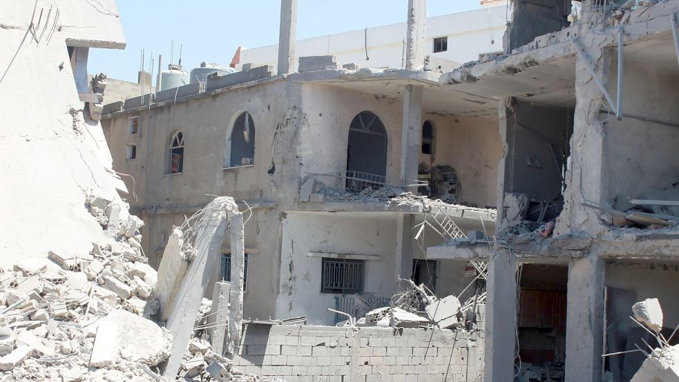 Gebäude in Chiyam (Libanon), die durch einen israelischen Luftangriff zerstört wurden. Foto: Taher Abu Hamdan/XinHua/dpa