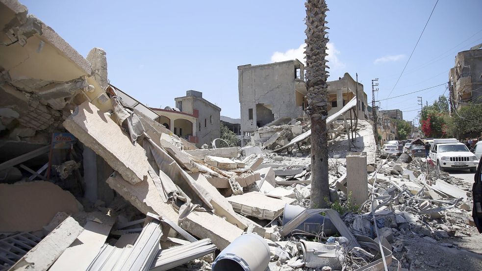 Gebäude wurden im Süden Libanons durch einen israelischen Luftangriff zerstört. Foto: Taher Abu Hamdan/XinHua/dpa